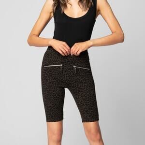 Blank NYC Leopard Print Bike Short Size 26